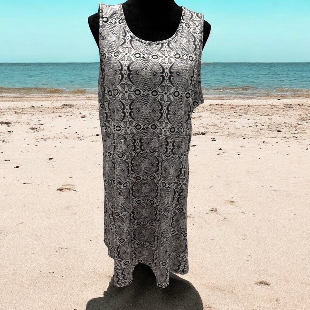 Reel Legends Black and White Geometric Swim Coverup‎